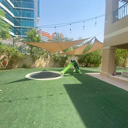 Spacious 4-Bedroom Villa, Children Friendly Dubai Buitenkant foto