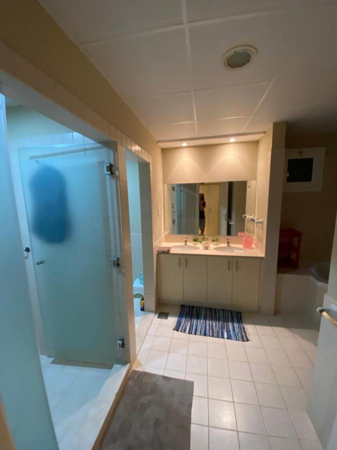 Spacious 4-Bedroom Villa, Children Friendly Dubai Buitenkant foto