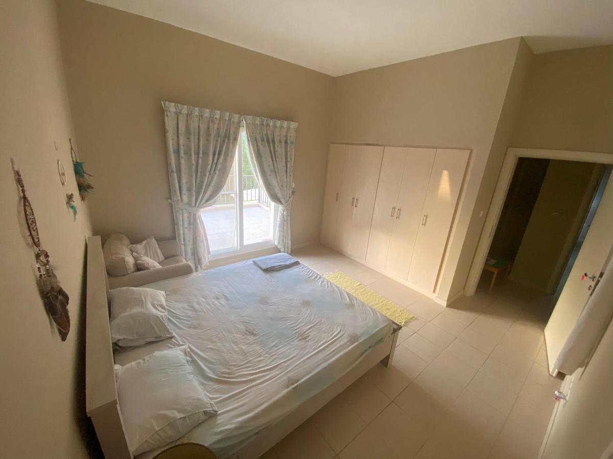 Spacious 4-Bedroom Villa, Children Friendly Dubai Buitenkant foto