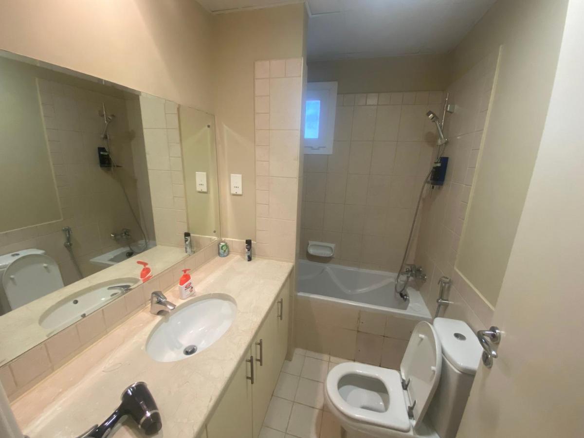 Spacious 4-Bedroom Villa, Children Friendly Dubai Buitenkant foto