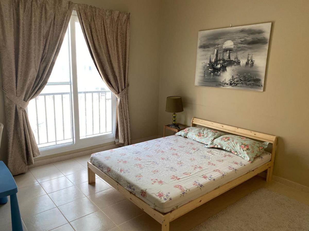 Spacious 4-Bedroom Villa, Children Friendly Dubai Buitenkant foto