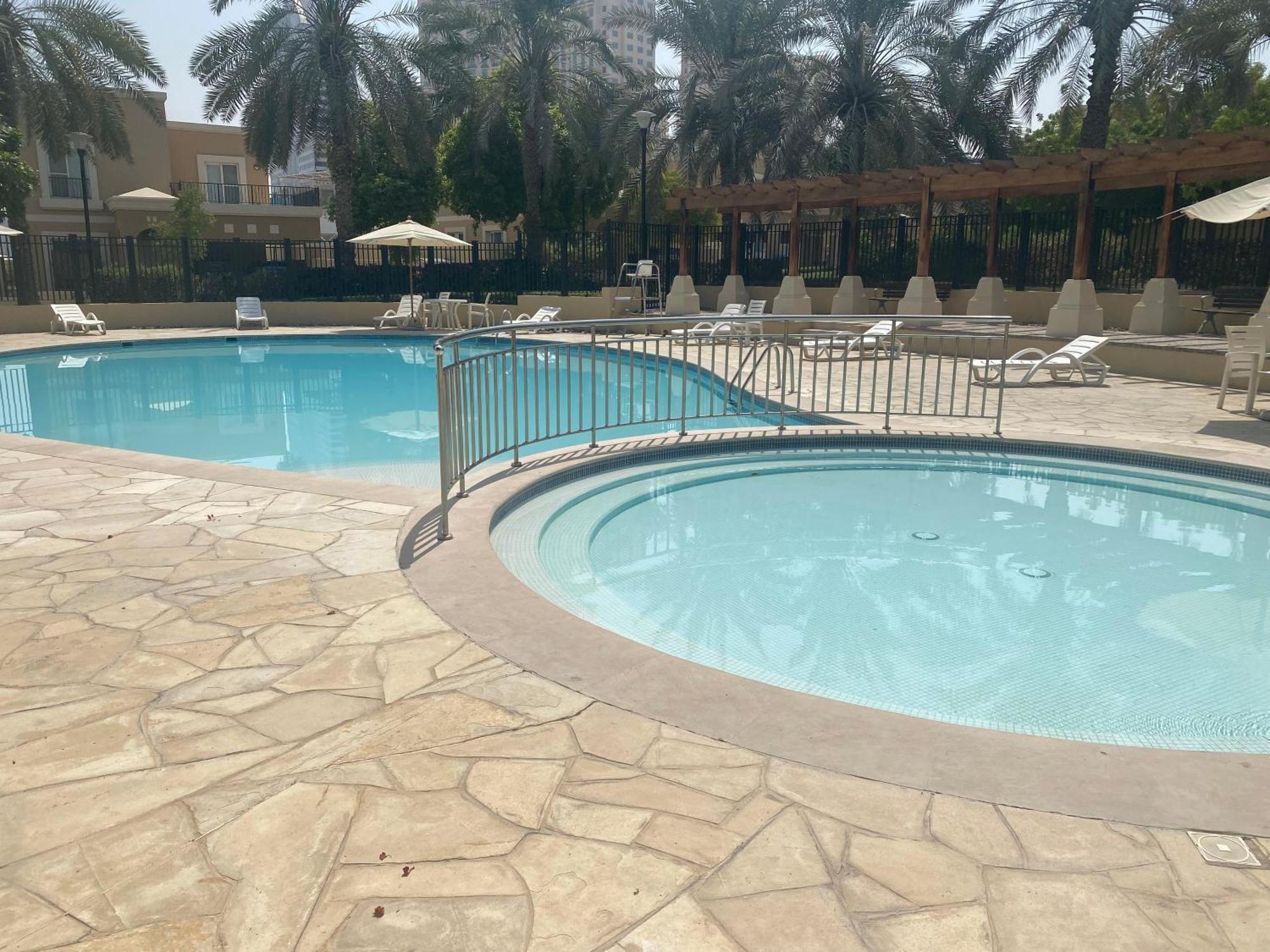 Spacious 4-Bedroom Villa, Children Friendly Dubai Buitenkant foto