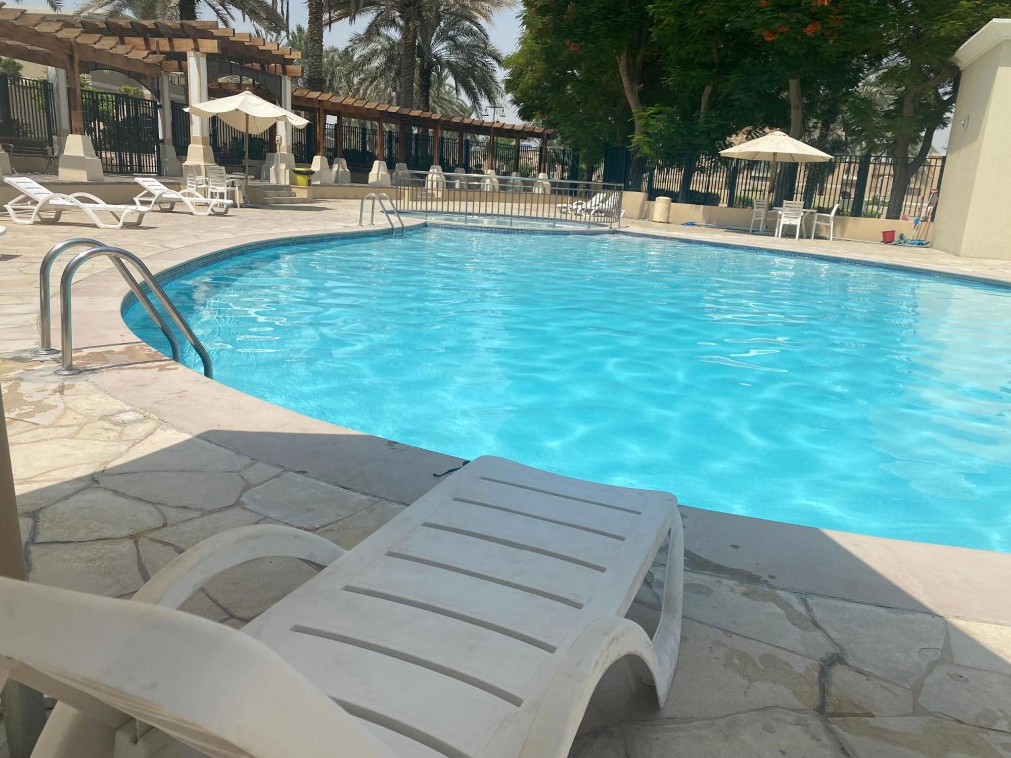 Spacious 4-Bedroom Villa, Children Friendly Dubai Buitenkant foto